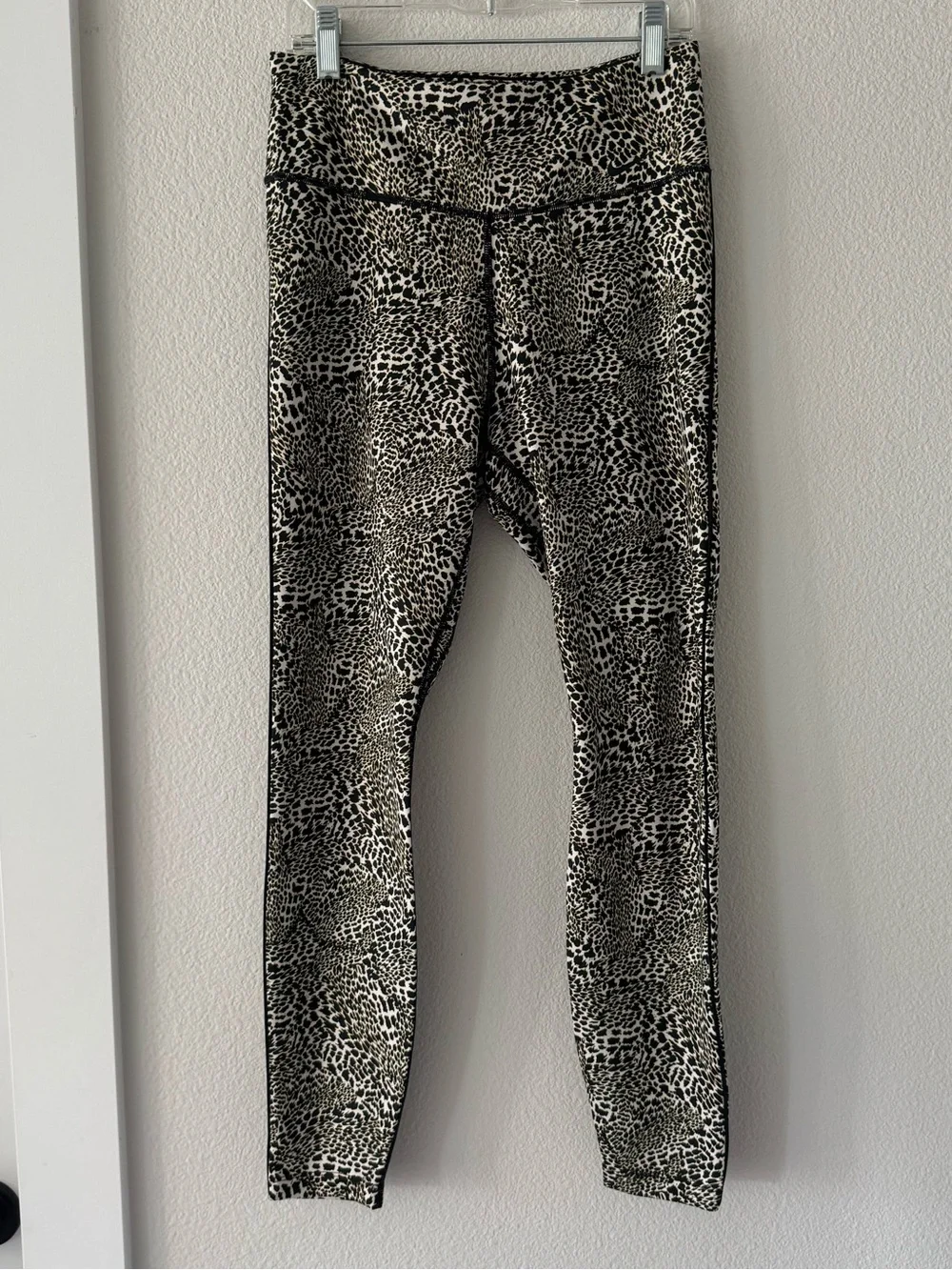 Woman’s Nike One Dri-FIT Leopard Print 7/8 Leggings M